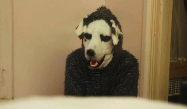 Frank es un hombre que se cree y se disfraza como perro en 'Good boy'. Foto: Saban Films